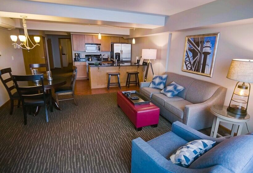带1个卧室的顶楼公寓, Beacon Pointe On Lake Superior