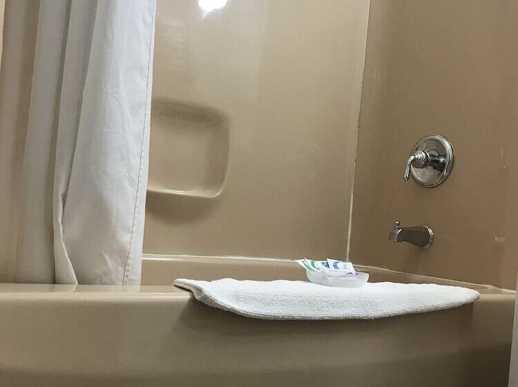 Номер Стандарт, Budget Inn Marinette