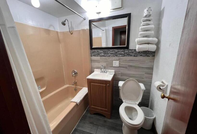 Номер Стандарт 2 Двуспальные Кровати, Budget Inn Marinette