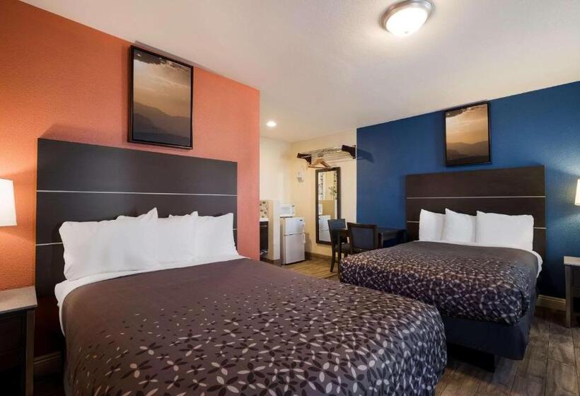 Номер Стандарт, Rodeway Inn Near Coachella