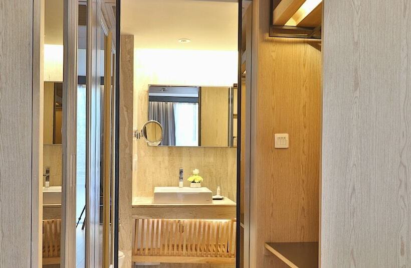 Люкс Повышенной Комфортности, Arcadia Suites Bangkok