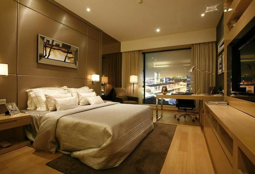 Quarto Superior, Silin Residence Poly World Trading Center