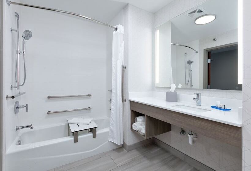 Люкс Адаптированный для Инвалидов, Holiday Inn Express Hotel & Suites Shakopee, An Ihg