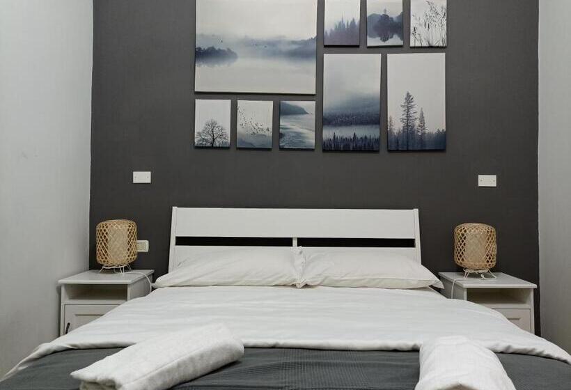 Deluxe Room, Martini Rooms