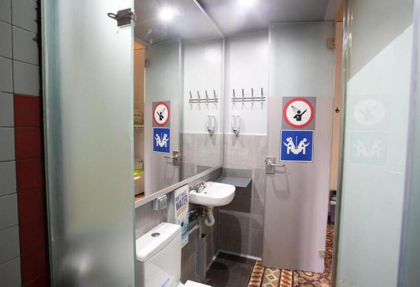 Кровать в Общей Комнате, Urbany Hostel Bcn Go!
