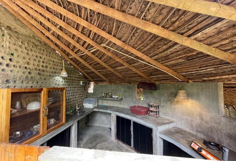 اتاق اکونومی, Plastic Bottle House   Dune Towers