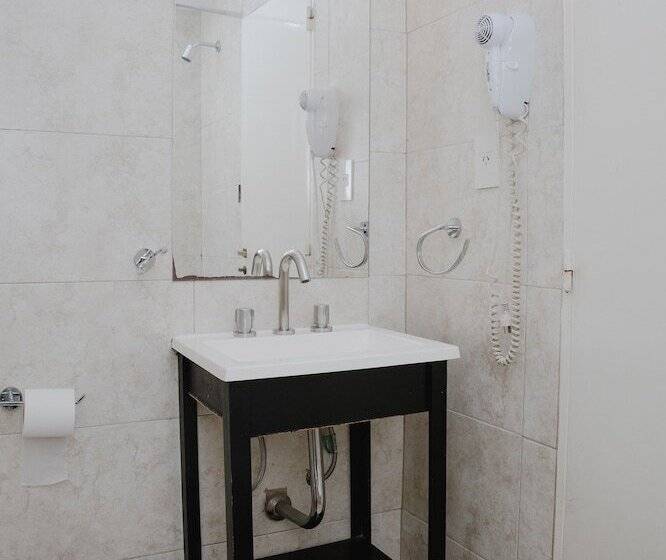 اتاق استاندارد سه نفره, Tucuman Palace