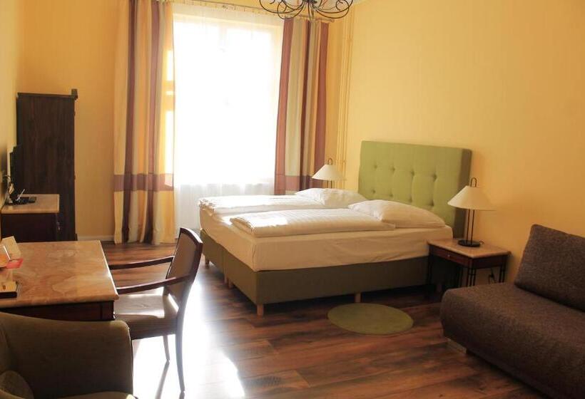 اتاق خانوادگی, Pension Michele