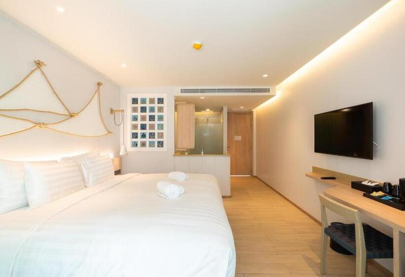 اتاق لوکس با چشم‌انداز استخر, Panwaburi Beachfront Resort