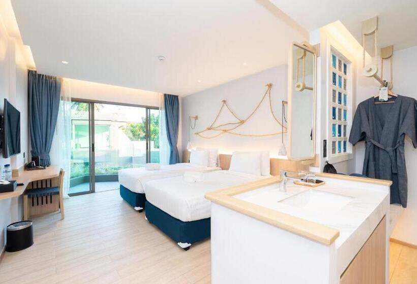 اتاق لوکس با چشم‌انداز استخر, Panwaburi Beachfront Resort