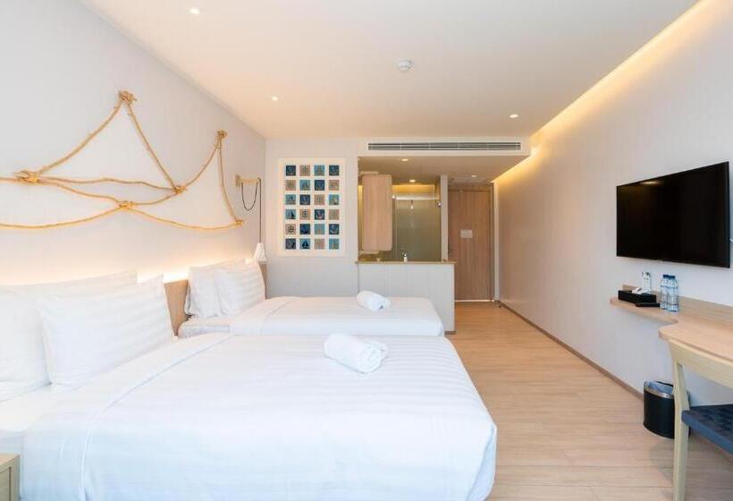 اتاق لوکس با چشم‌انداز, Panwaburi Beachfront Resort