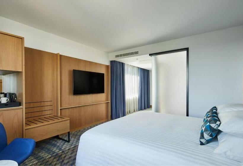 اتاق سوپریور با تخت بزرگ, Courtyard By Marriott Exeter Sandy Park