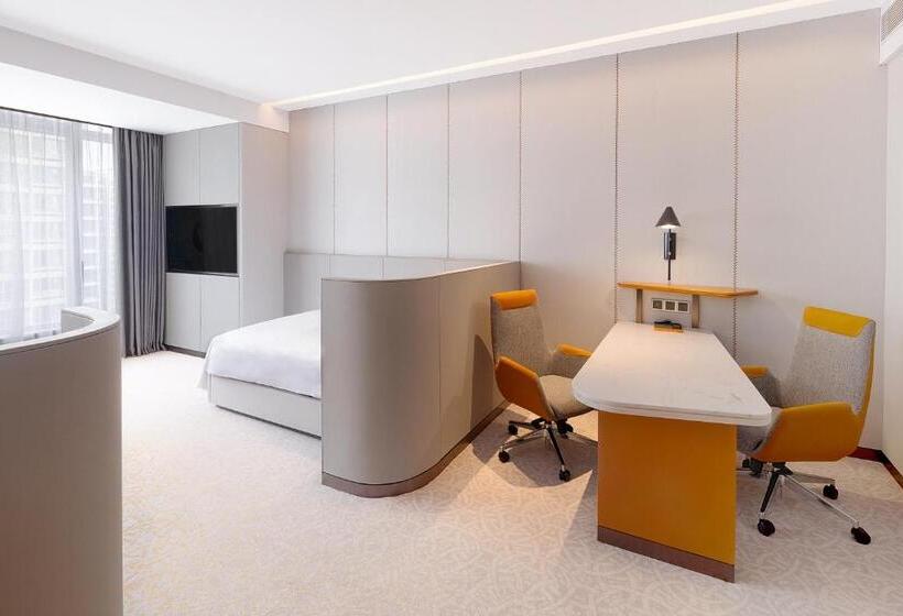 اتاق استاندارد با اتاق نشیمن, Crowne Plaza Qingdao Jinshui, An Ihg