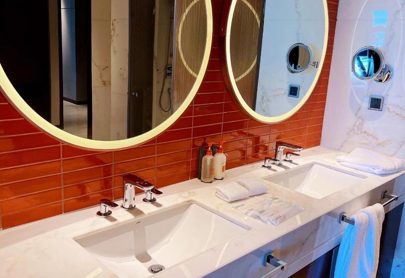 اتاق استاندارد با اتاق نشیمن, Crowne Plaza Qingdao Jinshui, An Ihg