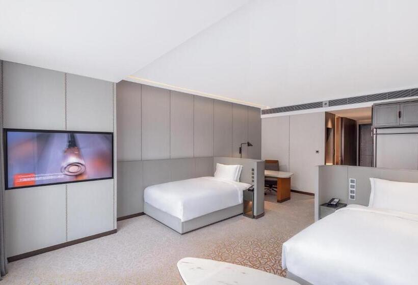 اتاق استاندارد با اتاق نشیمن, Crowne Plaza Qingdao Jinshui, An Ihg