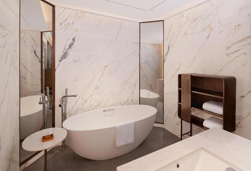 سوییت, Crowne Plaza Qingdao Jinshui, An Ihg