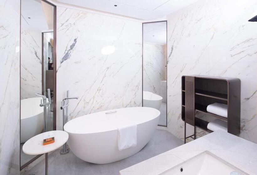 سوییت, Crowne Plaza Qingdao Jinshui, An Ihg