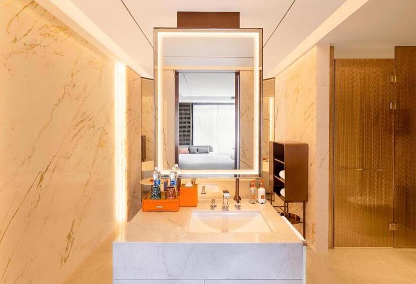 سوییت, Crowne Plaza Qingdao Jinshui, An Ihg