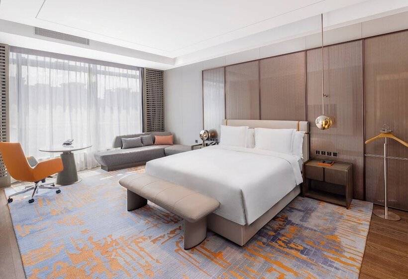 سوییت, Crowne Plaza Qingdao Jinshui, An Ihg