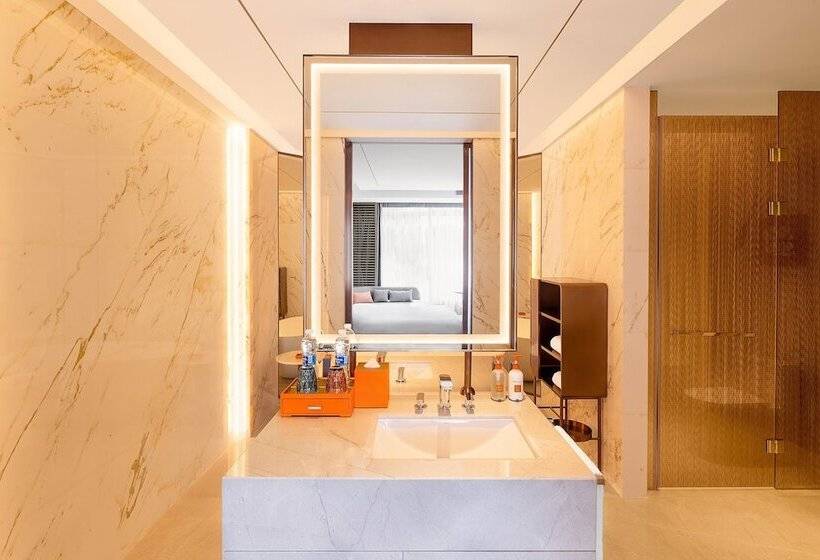 سوییت, Crowne Plaza Qingdao Jinshui, An Ihg