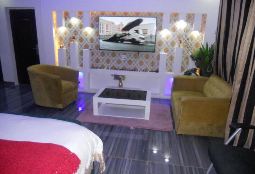 Люкс Deluxe Кровать Кинг, Gold Crown International