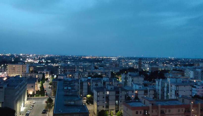 اتاق لوکس با بالکن و چشم‌انداز دریا, Panorama Lecce