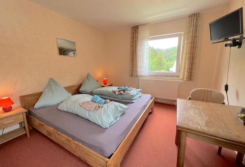 Номер Стандарт, Vor Lauter Bäumen B&b