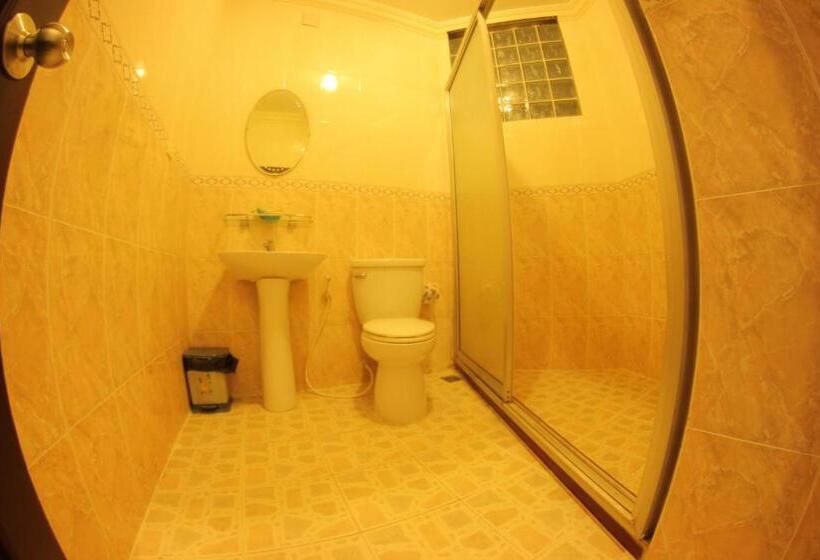 Номер Стандарт, Golden Noura Villa Pub & Restaurant