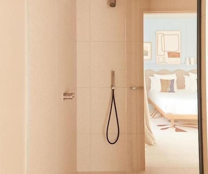オーシャンビュースタンダードルームバルコニー付き, Hôtel De La Plage