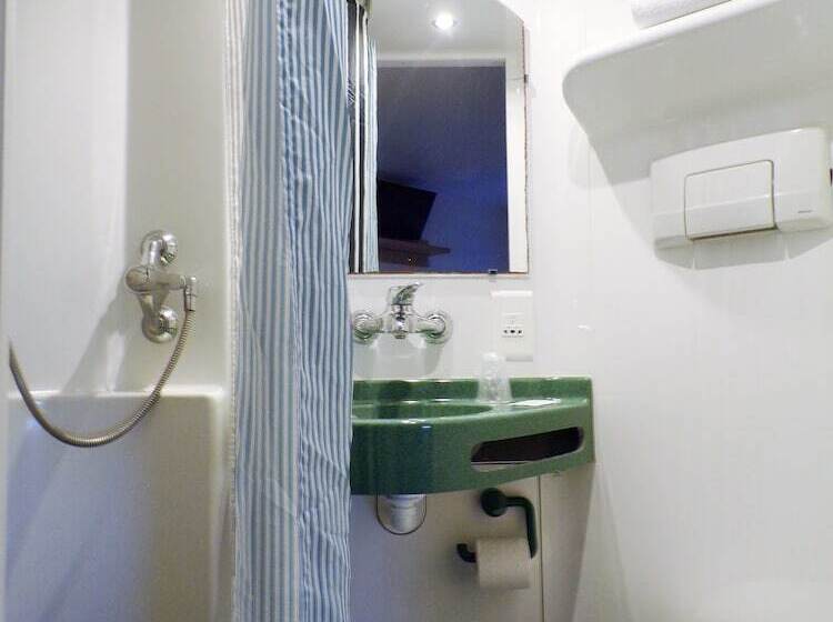 اتاق استاندارد سه نفره, Stay Inn Poitiers