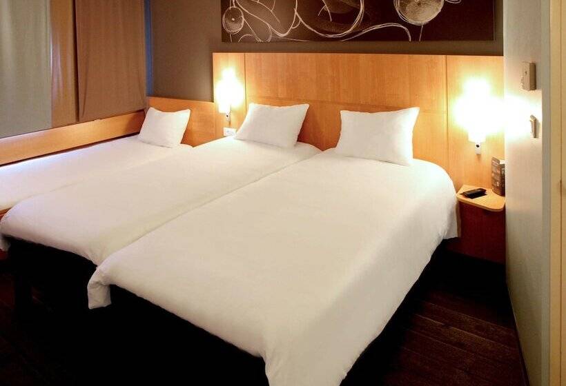 Номер Стандарт, Ibis Les Herbiers