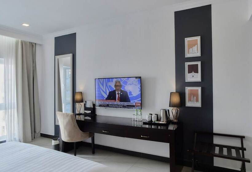 اتاق لوکس با چشم‌انداز دریا, Queenco Hotel & Casino