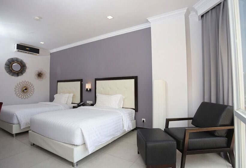 اتاق لوکس با چشم‌انداز دریا, Queenco Hotel & Casino