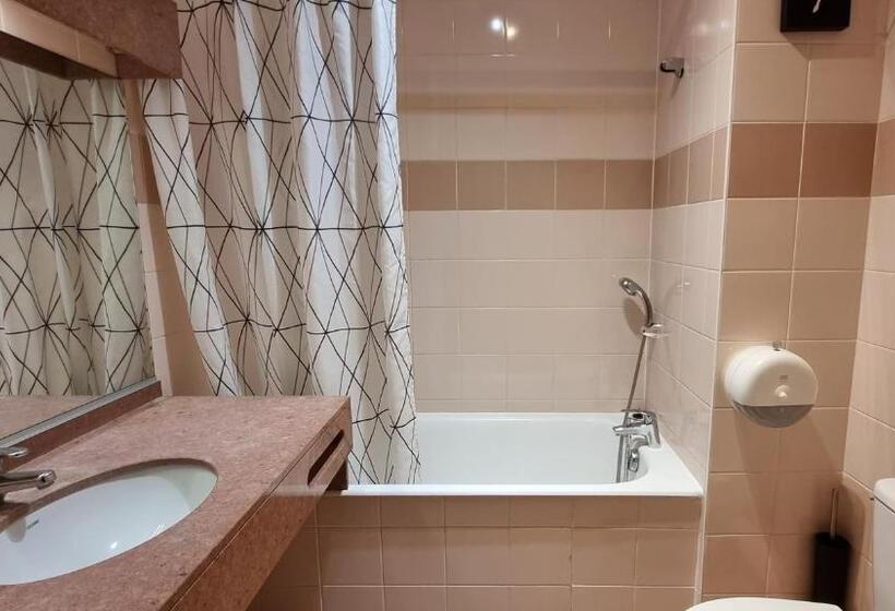 آپارتمان 2 خوابه, Hôtel Siatel Besançon Chateaufarine