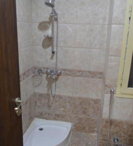 اتاق استاندارد سه نفره, Al Riffa Rii Bakhsh