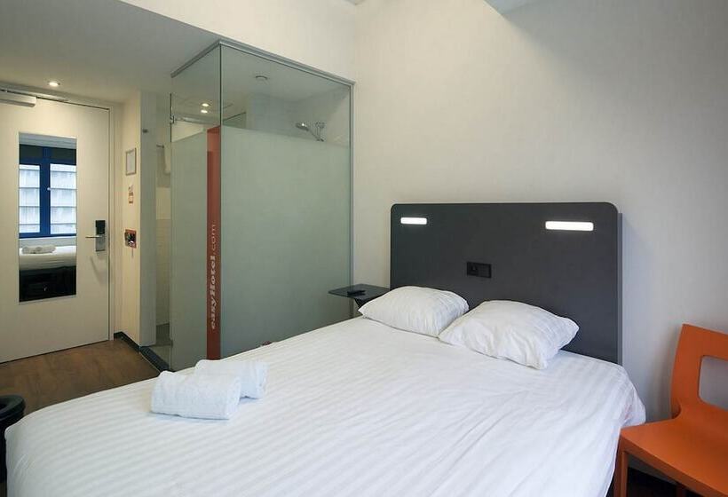 Номер Basic, Easyhotel The Hague City Centre