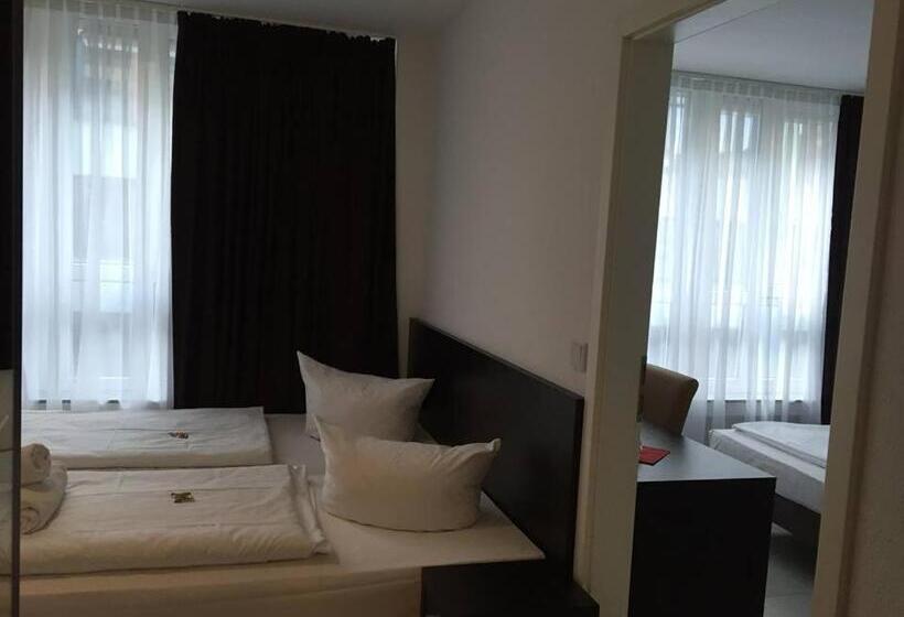 اتاق استاندارد چهار تخته, Mosel Hotel Frankfurt