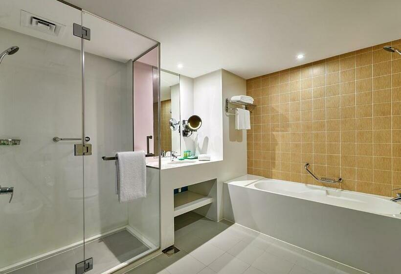 اتاق لوکس با تخت بزرگ, Ramada Hotel, Suites And Apartments By Wyndham Dubai Jbr