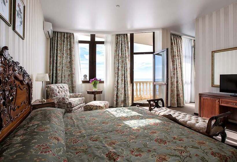 سوییت با چشم‌انداز دریا, Dolphin Resort & Conference Center