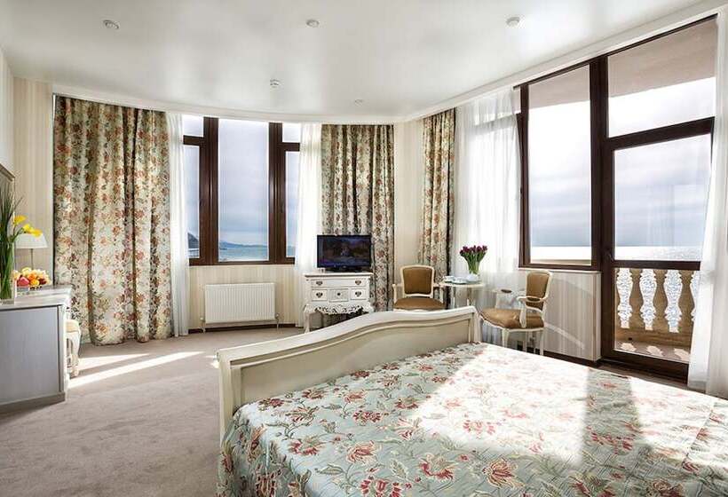 سوییت با چشم‌انداز دریا, Dolphin Resort & Conference Center