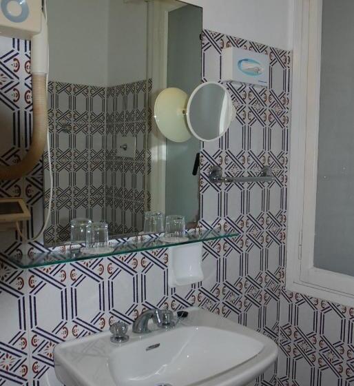 اتاق استاندارد چهار تخته, Valdor