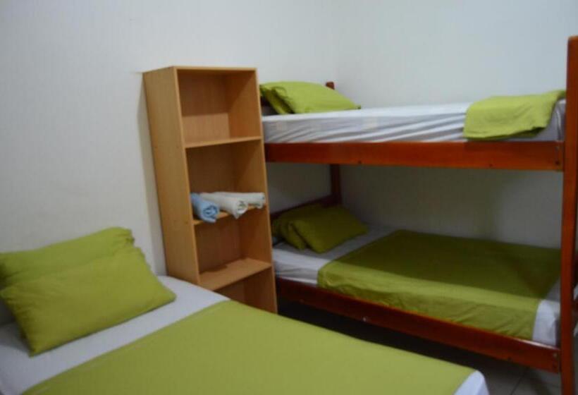 Номер Стандарт Трехместный, Hostal El Naufrago 2