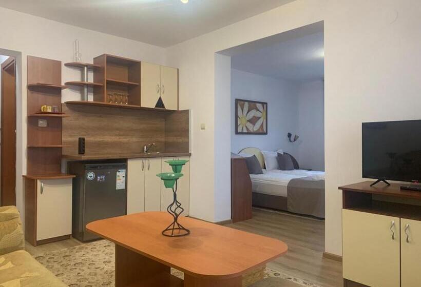 Семейный Номер, Honey House
