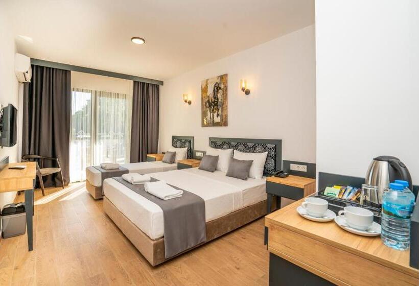 Quarto Triplo Deluxe, Marmaris Kensington Green