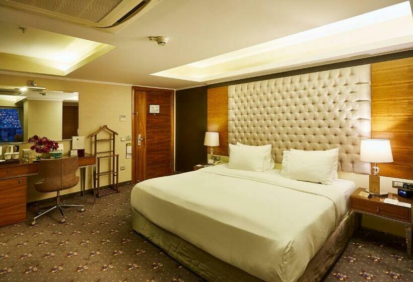 سوئیت جونیور با تخت بزرگ, Doubletree By Hilton Hotel Izmir   Alsancak