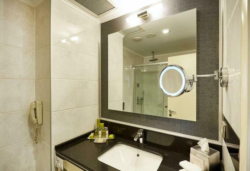 اتاق استاندارد با تخت بزرگ, Doubletree By Hilton Hotel Izmir   Alsancak