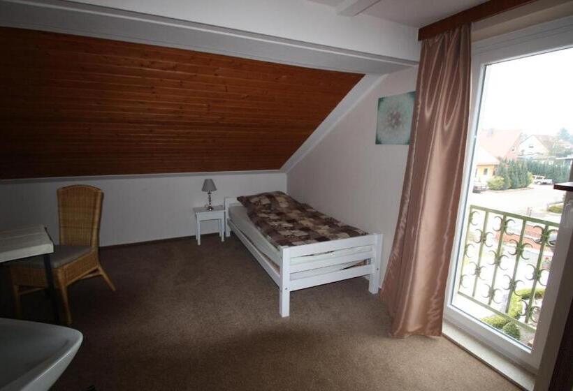 اتاق استاندارد یک نفره, Armarova Ihre Ferienpension