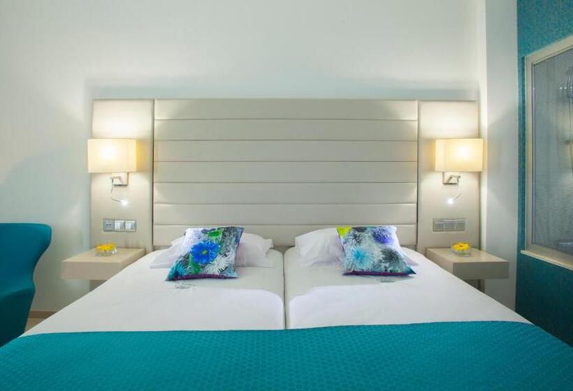 オーシャンビュースーペリアールーム, King Evelthon Beach Hotel & Resort