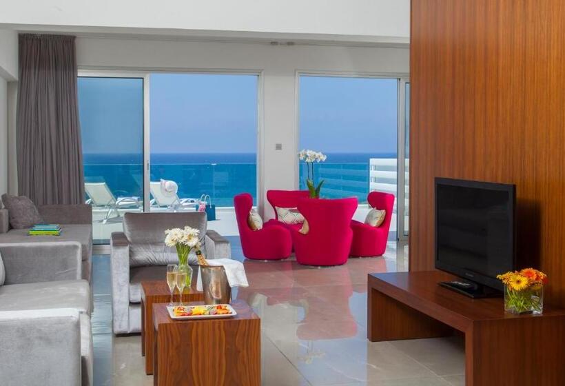 オーシャンビュージュニアスイート, King Evelthon Beach Hotel & Resort
