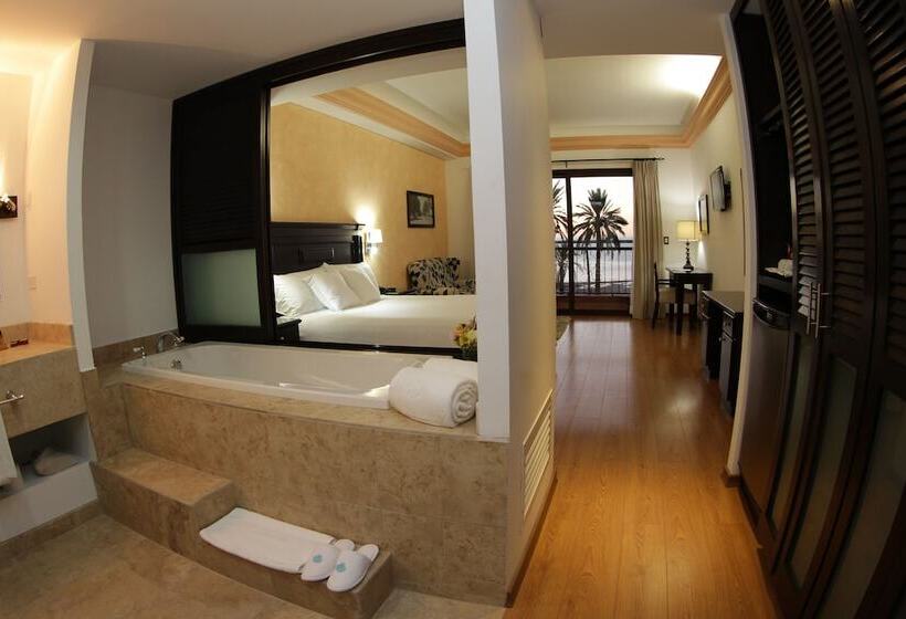 سوییت جونیور, La Posada Hotel & Beach Club